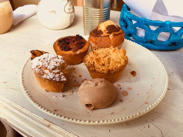 How to Craft a Gourmet Raspberry and White Chocolate Tart with a Shortbread Crust?